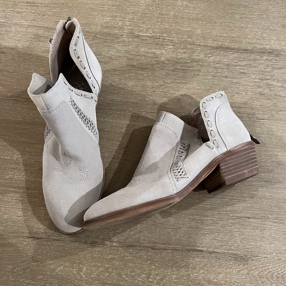 Mini booties - Picture 1 of 3